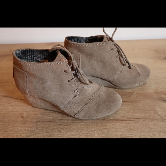 Toms Brown Wedges - Picture 3 of 4